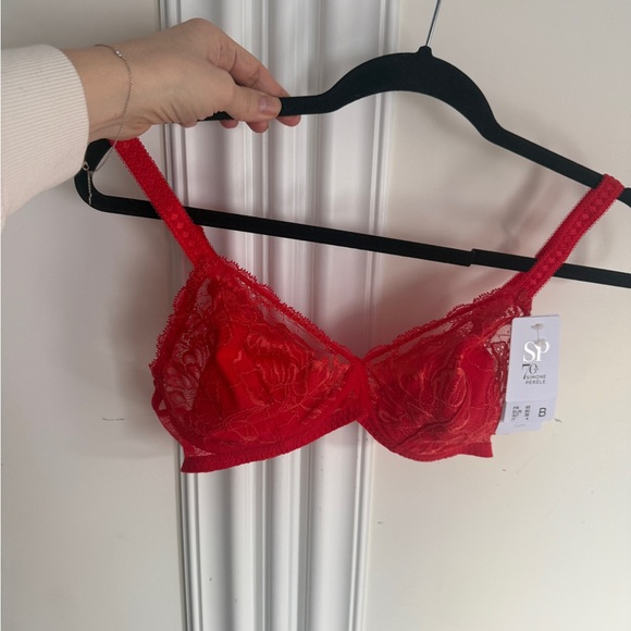 Simone Perele Red Lace Lingerie Set bra 34/36 B and thongs M - Picture 14 of 15